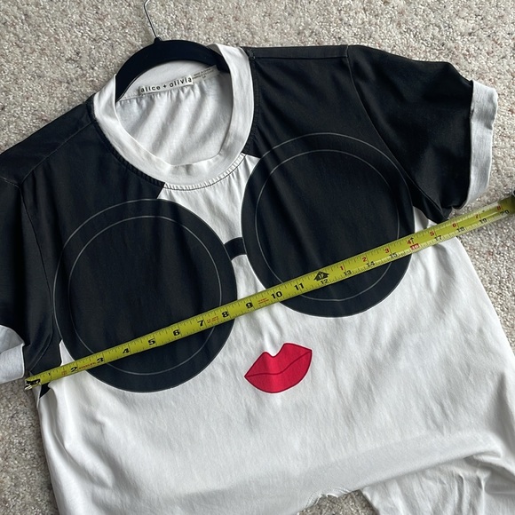 ALICE & OLIVIA Stace Face Jasper Roll Sleeve Tee - Picture 15 of 16